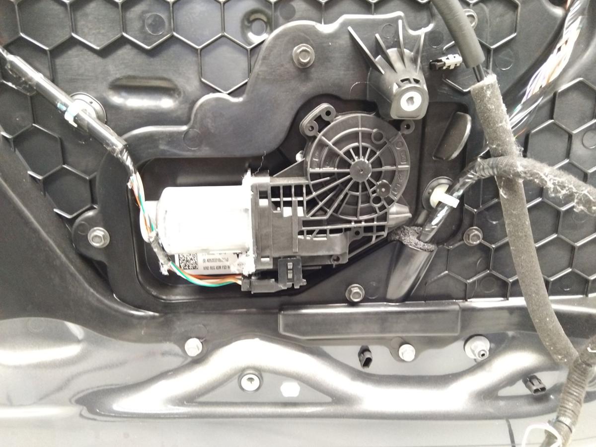 Tesla Model 3 original T&uuml;r vorn rechts Beifahrtert&uuml;r PMNG steelgrey BJ2021