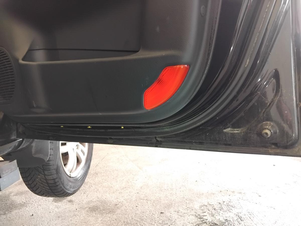 Hyundai Tucson JM T&uuml;r vorn rechts Beifahrert&uuml;r schwarz EB mit Beplankung BJ2006