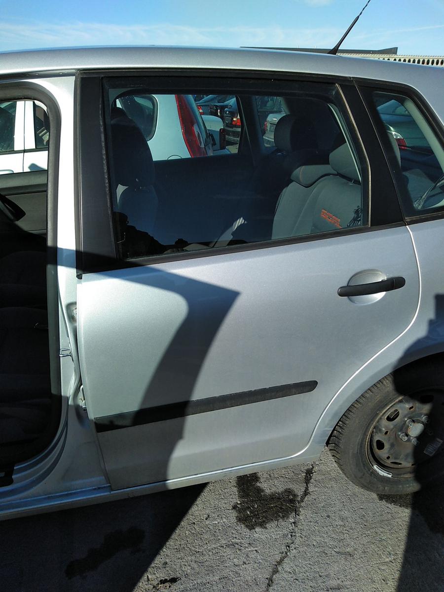 VW Polo 9N3 T&uuml;r hinten links reflexsilbermetallic LA7W Bj.2006