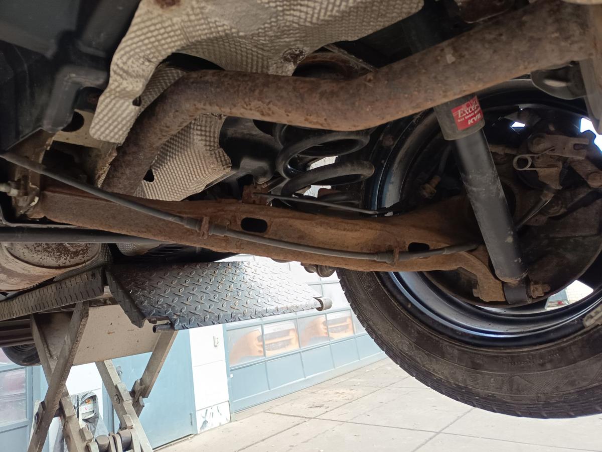 VW T5 7H Transporter Hinterachsschenkel rechts mit Lenker Schwinghebel Bj 2006