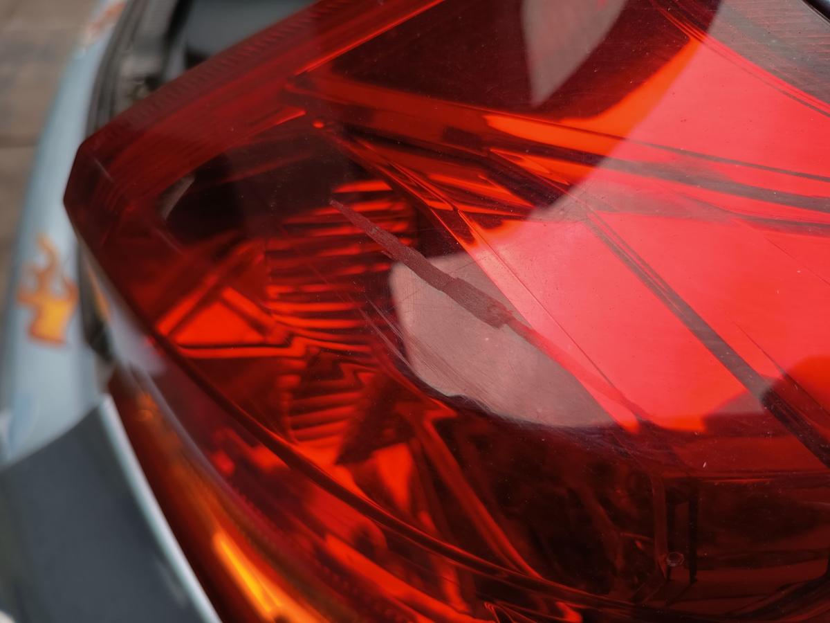 Toyota Auris E18 Limo original R&uuml;ckleuchte rechts aussen Heckschlusslicht Bj2013