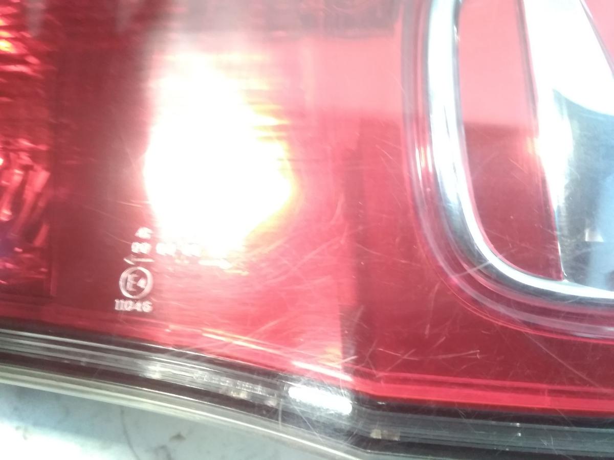 Honda Civic 8 FK1 orig R&uuml;ckleuchte Heckblende Mitte 5t&uuml;rig Vorfacelift BJ2008