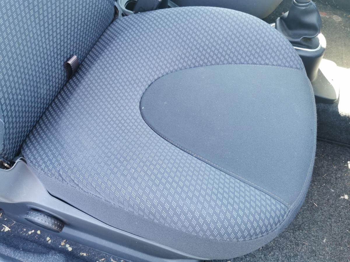 Nissan Micra K12 Beifahrersitz Autositz Sitz vorn rechts Stoff 3trg Staufach