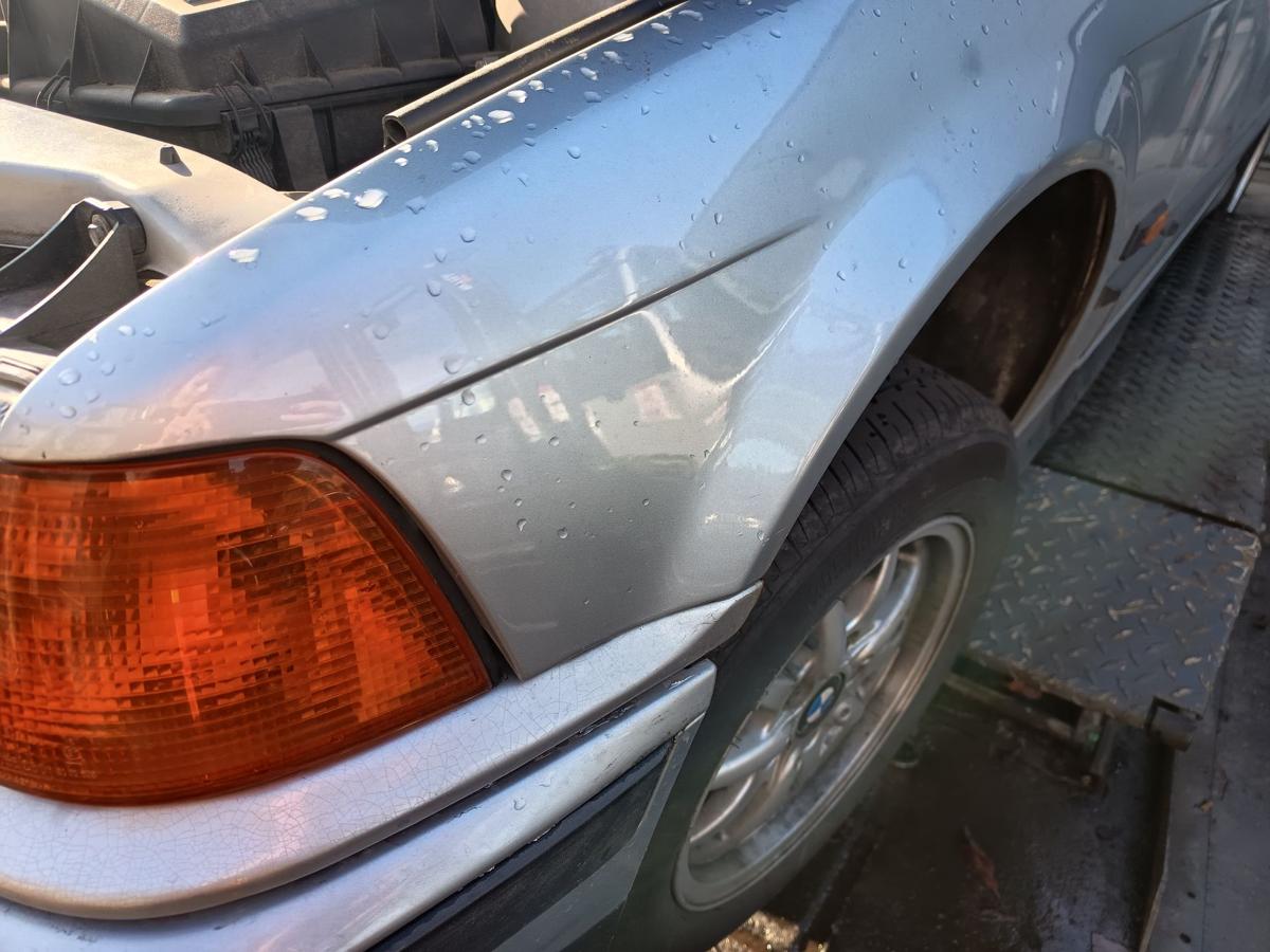 BMW 3er E36 Compact Bj 1997 original Kotflügel links Fahrer 309 Arktissilber