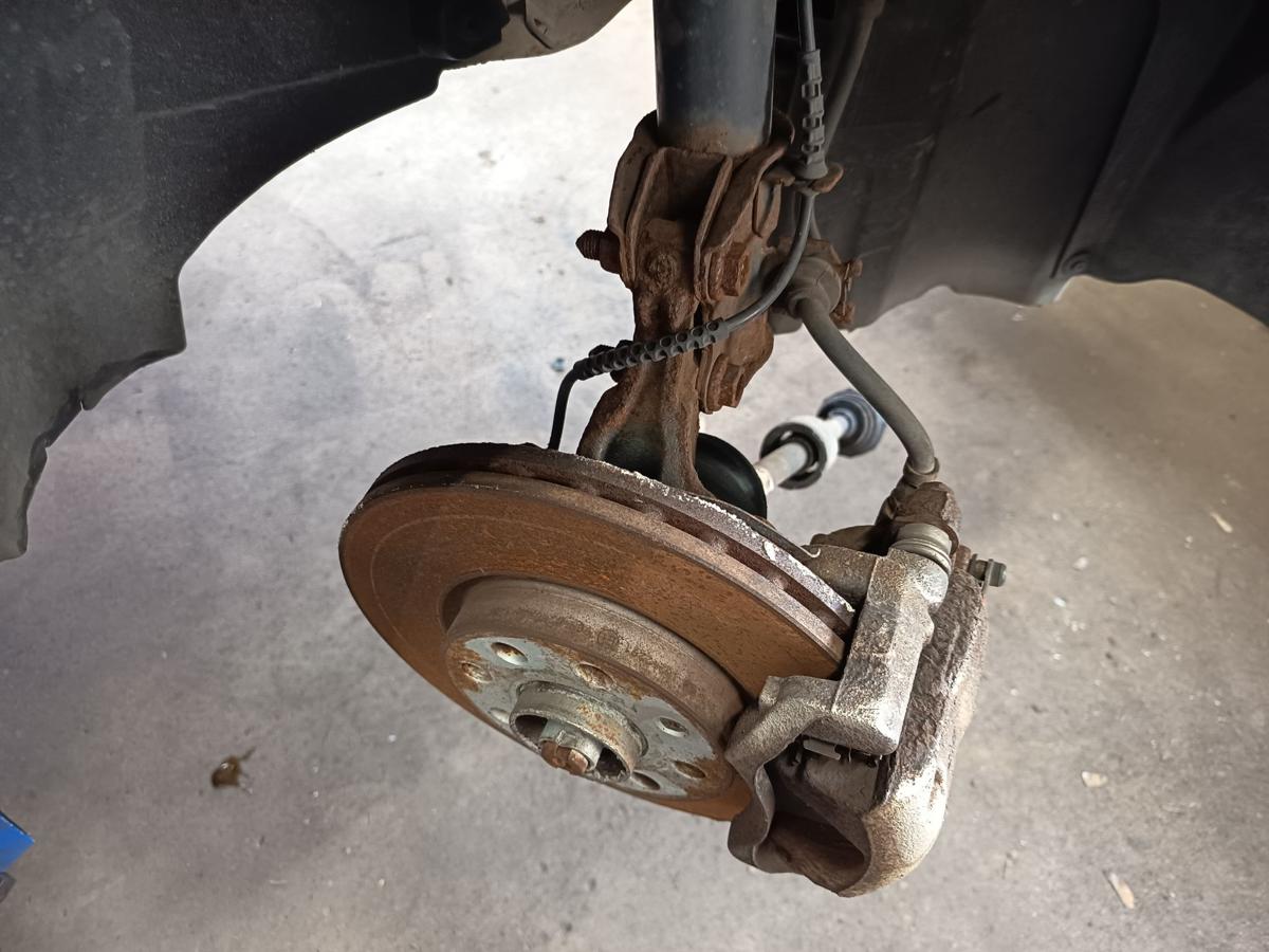 Opel Corsa D original Achsschenkel vorn rechts ohne Bremsanlage 150tk Bj 2007