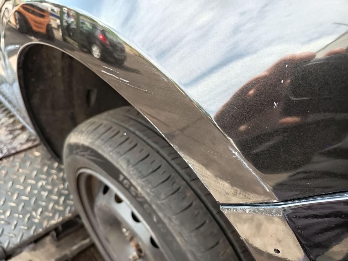 Renault Clio III original Kotflügel rechts Seitenteil 676 Perlmuttschwarz Bj2006