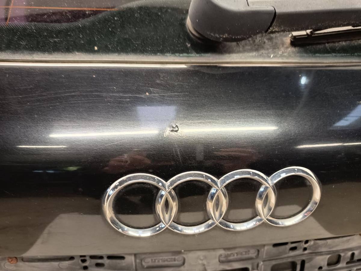 Audi A3 8P orig Heckklappe mit Scheibe Deckel hinten Z9W Ebonyschwarz Bj 2005