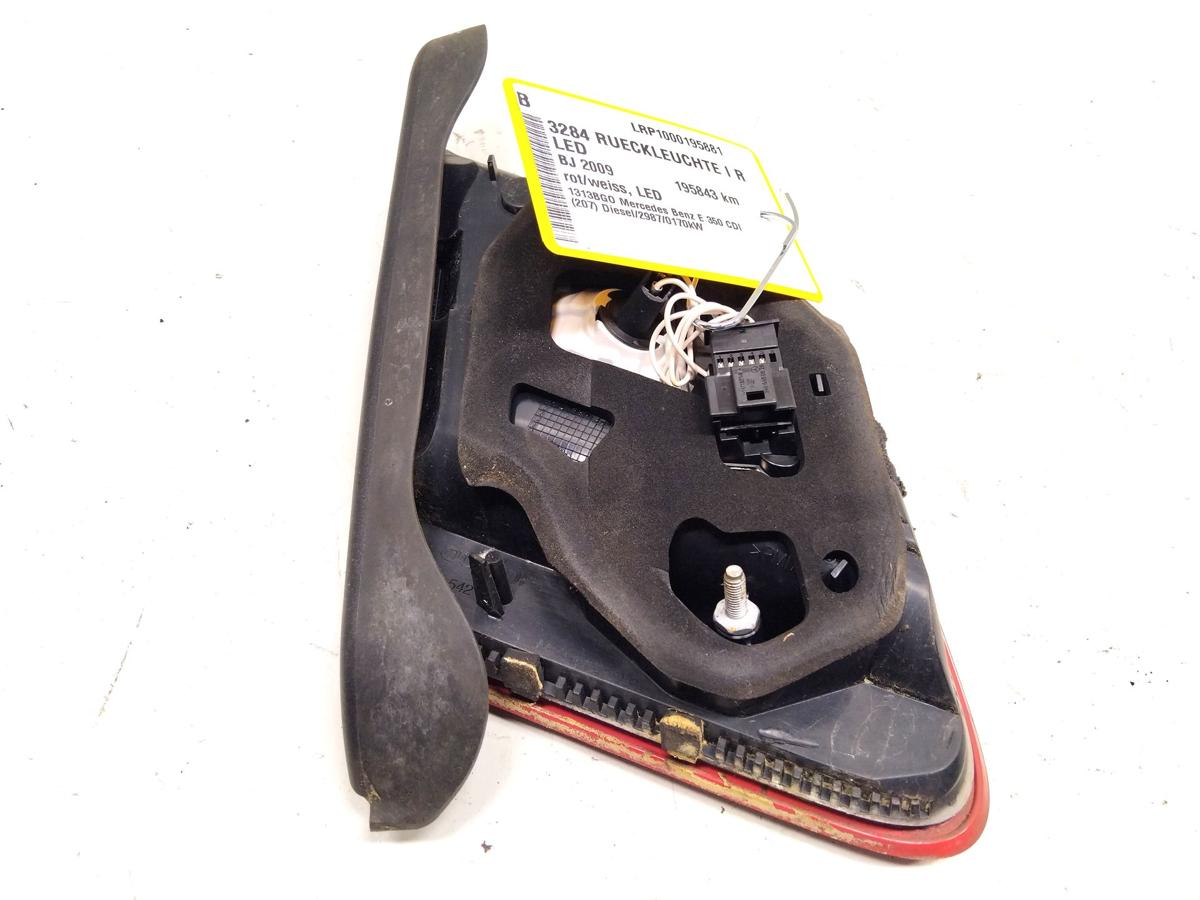 Mercedes E-Klasse Coupe C207 original Rückleuchte innen rechts LED Bj.2009