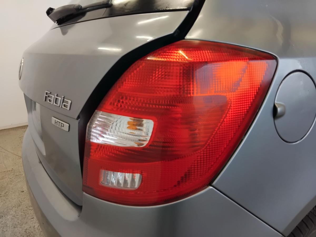 Skoda Fabia 2 5J original R&uuml;ckleuchte Heckleuchte rechts Kombi Flie&szlig;heck BJ2013