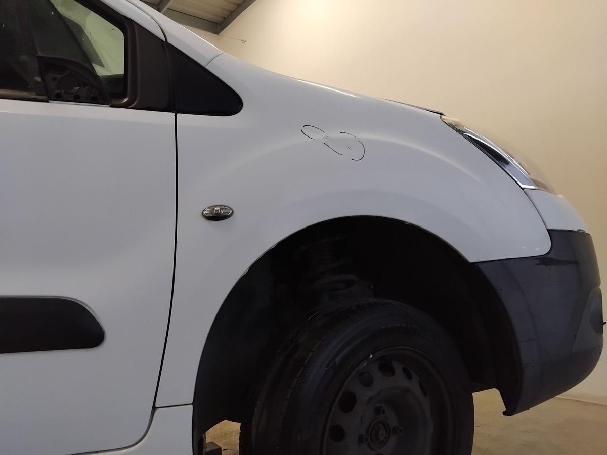 Citroen Berlingo 2 B9 original Kotflügel vorn rechts BJ2015 Dellen