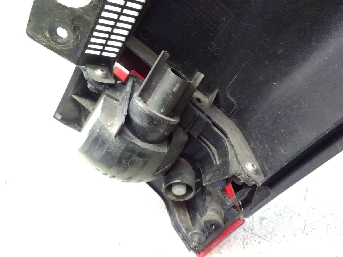 Opel Meriva A orig R&uuml;ckleuchte Heckleuchte links mit Blende Facelift BJ2006