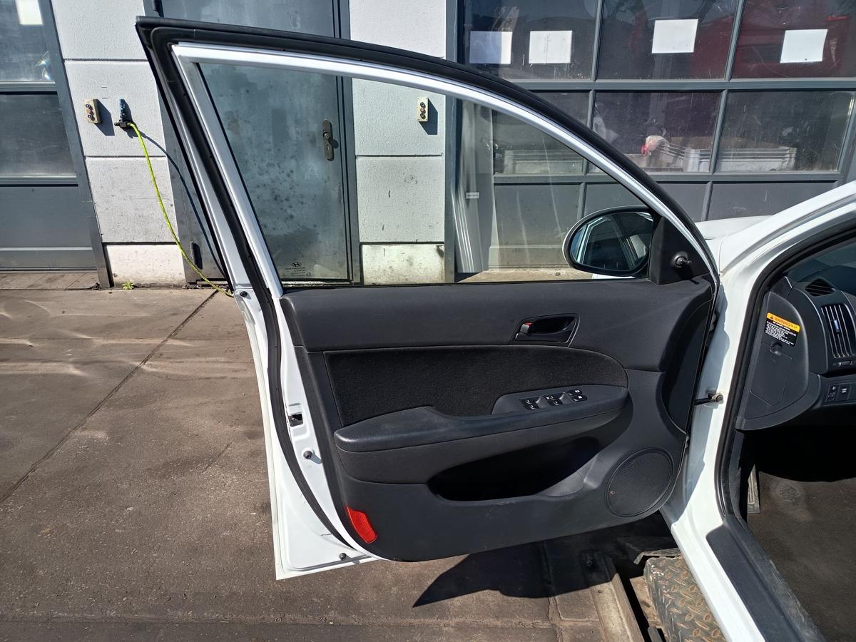 Hyundai I30 FD original T&uuml;r vorne links Crystal White Baujahr 2009