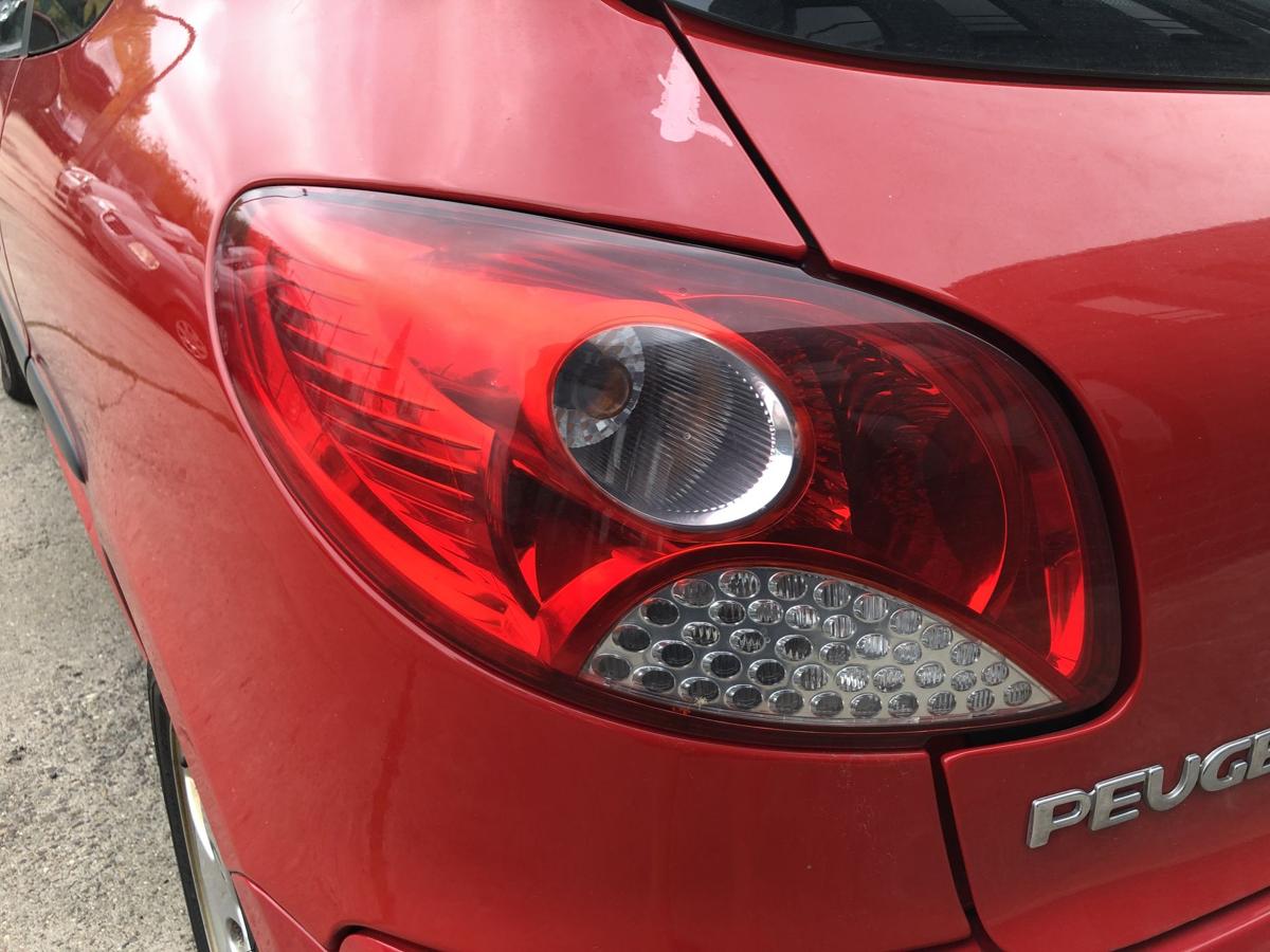 Peugeot 206+ Rückleuchte links Rücklicht Heckleuchte Schlusslicht