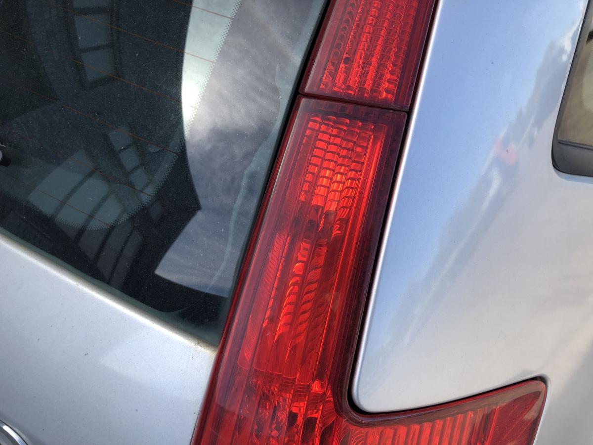 Citroen C4 Typ L R&uuml;ckleuchte rechts Ober- und Unterteil 5 t&uuml;rig R&uuml;cklicht