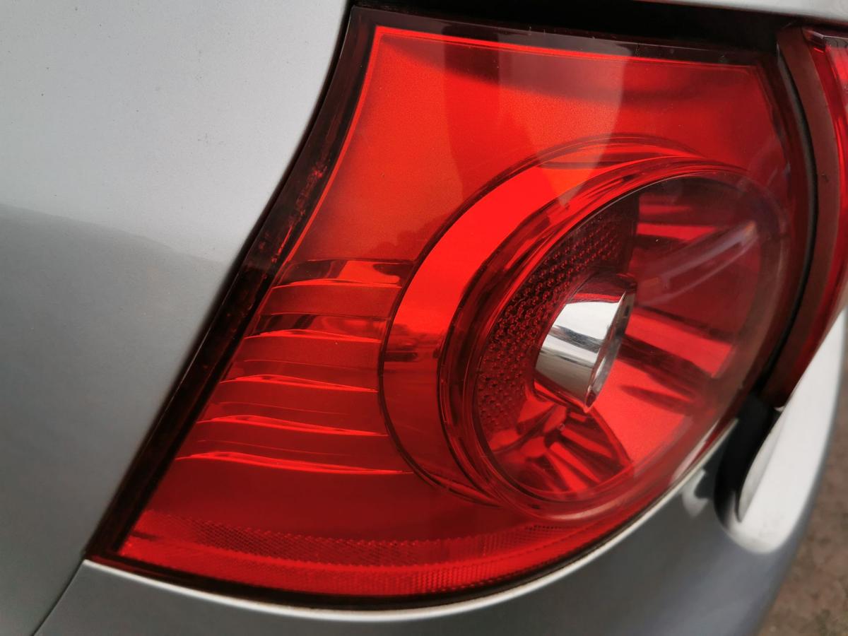 VW Golf V 5 Rückleuchte Schlussleuchte Rücklicht hinten aussen links 3 Türer