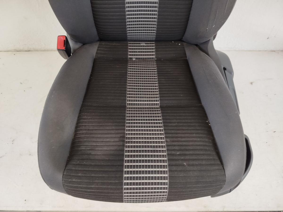 VW Golf Plus 5M Sitz Fahrersitz Autositz vorn links Stoff TEXT BILDER