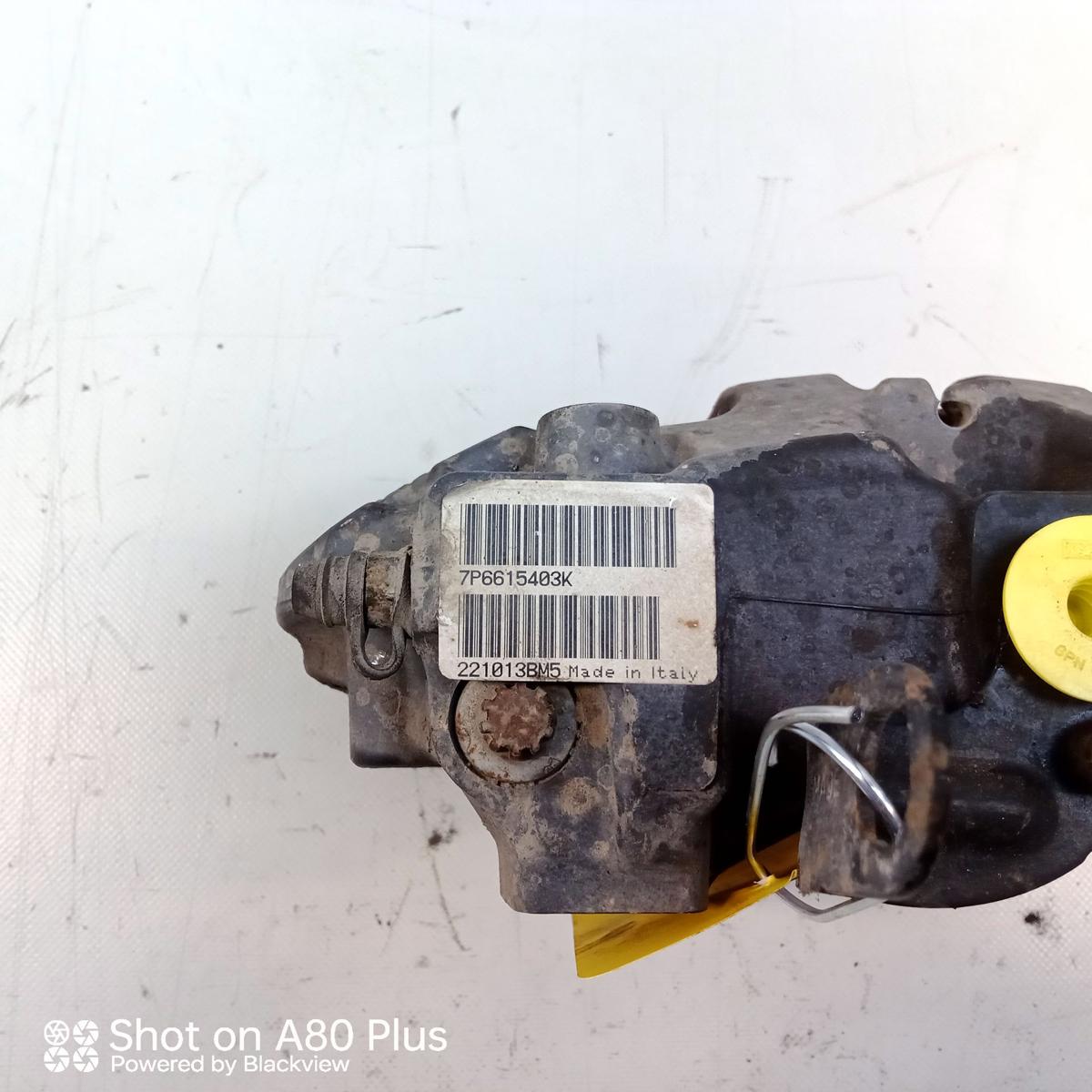 VW Touareg 2 7P original Bremssattel Hinterachse links Brembo Bj.2013