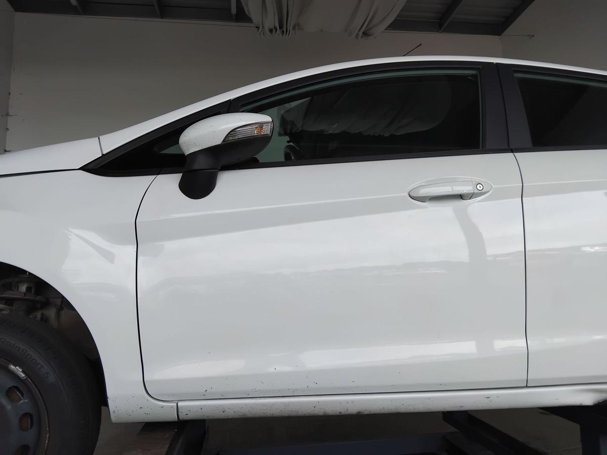 Ford Fiesta JA8 CCN T&uuml;r vorn links Fahrert&uuml;r 5-t&uuml;rig frostwei&szlig; BJ2016