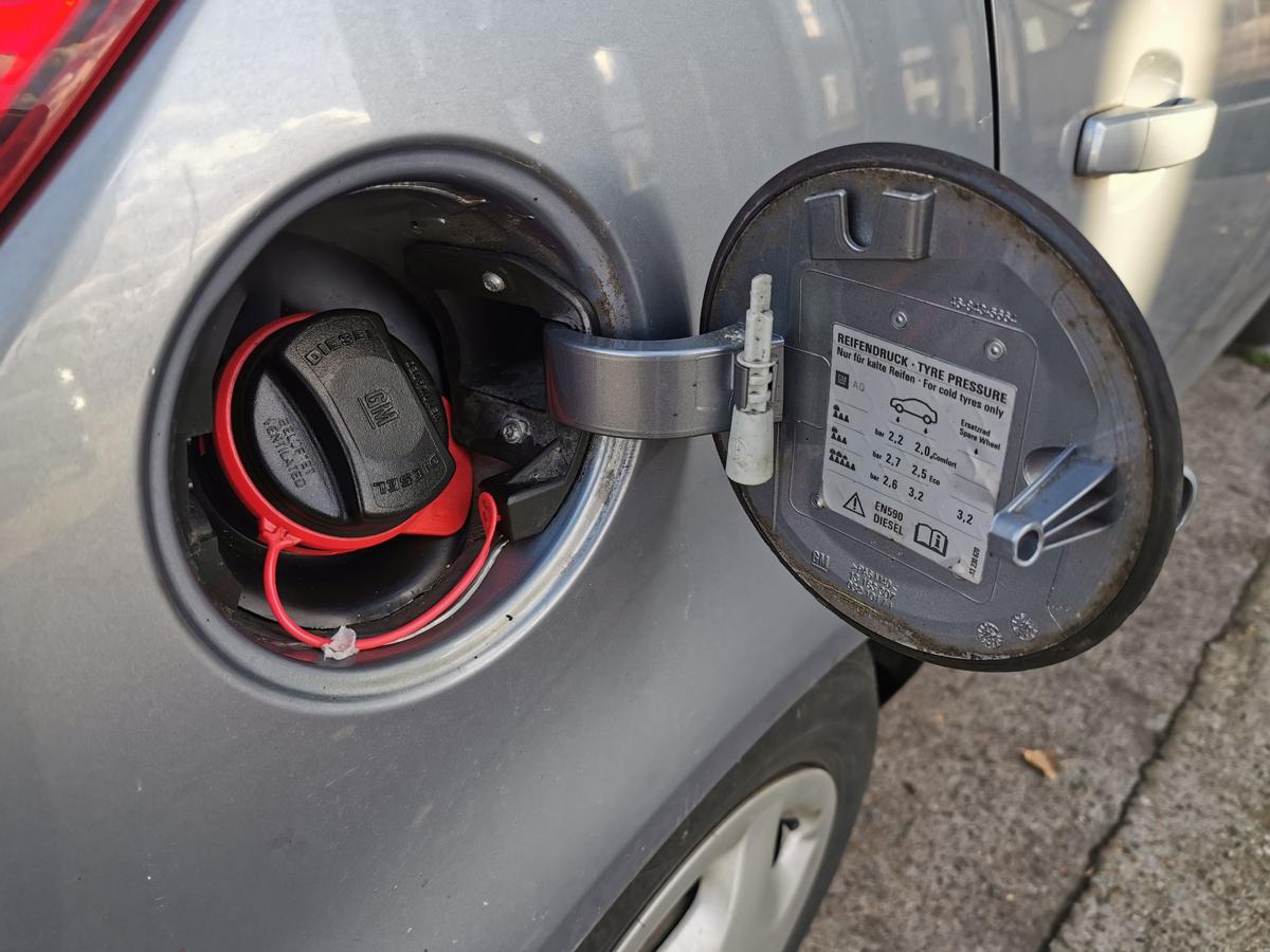 Opel Corsa D Tankklappe Tankdeckel Tankverschluss Z163 Lichtsilber met 5trg