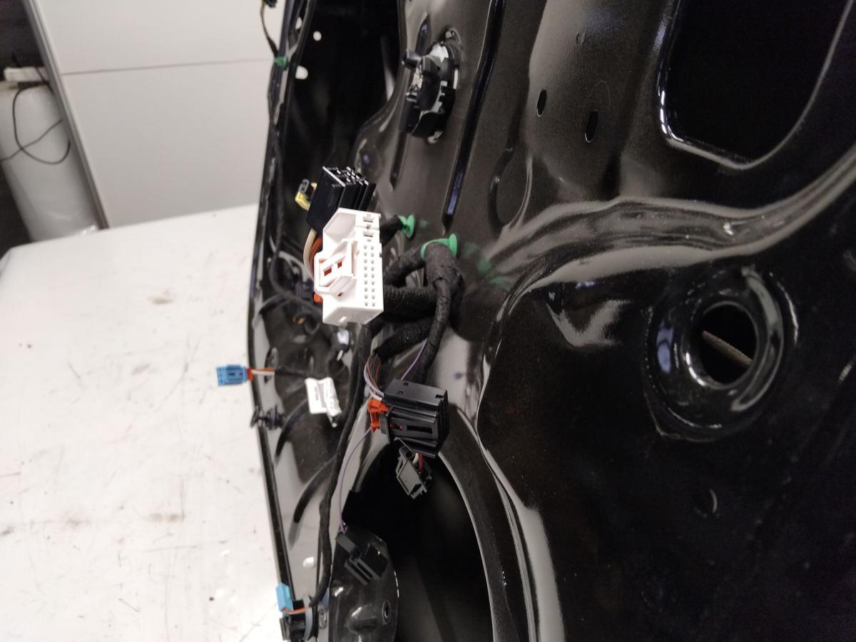 Seat Leon ST 5F Tür vorn links Fahrertür mythosschwarzmetallic LY9T Bj.2019