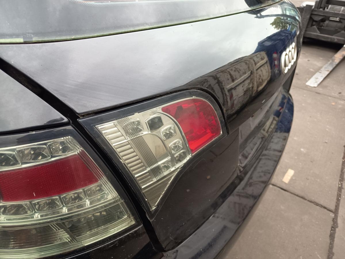 Audi A4 B7 Avant original Heckklappe mit Scheibe Y9B Brillantschwarz Bj 2007