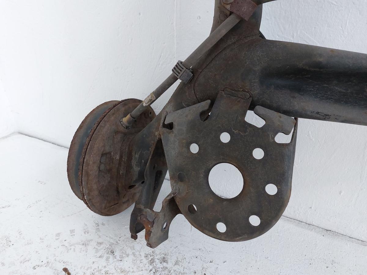 Toyota Yaris XP13 Hinterachse Achse hinten Achsk&ouml;rper mit Trommelbremse und ABS