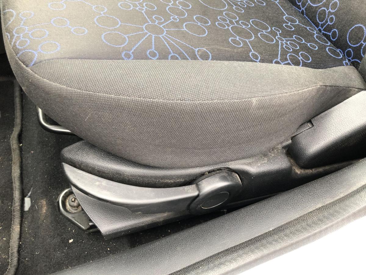 Ford Fiesta JD JH ab05 Sitz vorn links Fahrersitz Stoff ohne Heizung 5 t&uuml;rer