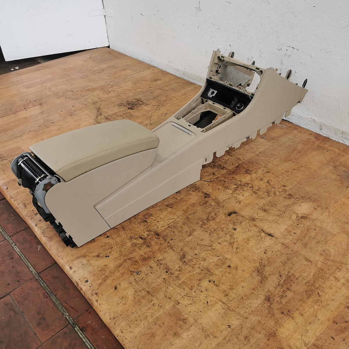 Mittelkonsole Mittelarmlehne Leder beige Tunnelverkleidung VW Passat 3C B7 Limo