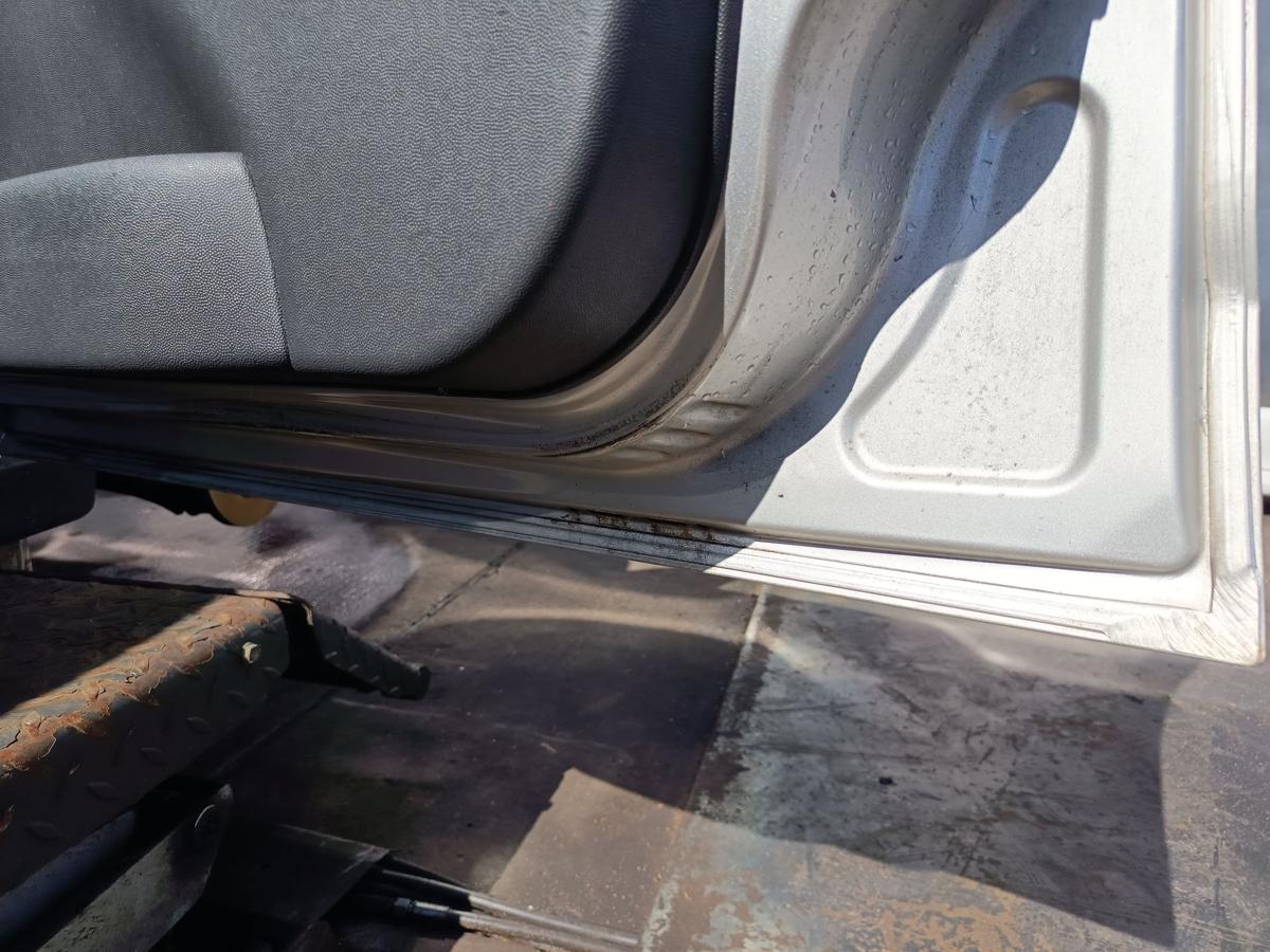 Opel Corsa C original T&uuml;r vorn rechts Beifahrer Z157 Starsilber Bj 2005