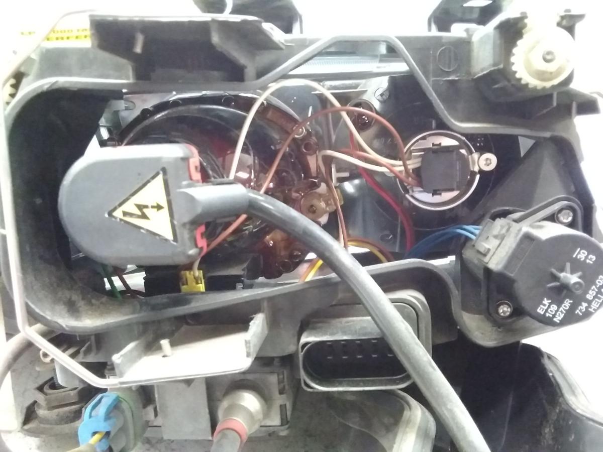 Audi A6 4B Facelift original Xenon Scheinwerfer links Hella BJ2001