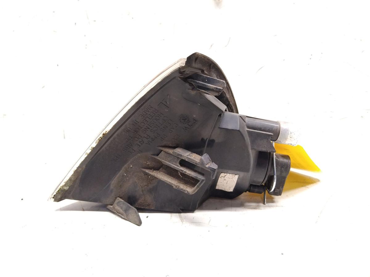 Toyota Avensis T22 orig Blinker Blinkleuchte vorn rechts wei&szlig; Facelift BJ2002