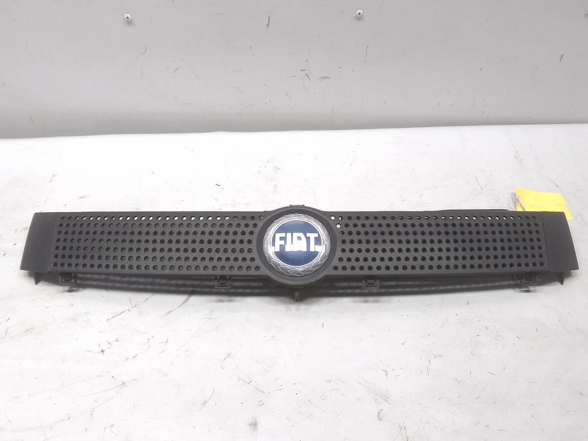 Fiat Panda 169 original Kühlergrill mit Emblem Bj.2006