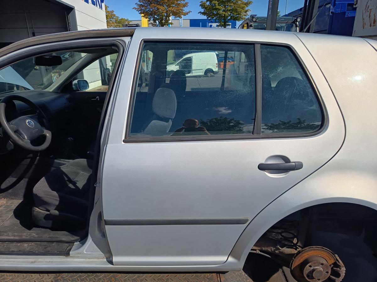 VW Golf IV Limo original T&uuml;r hinten links Fond B7Z Satinsilber Bj 1999