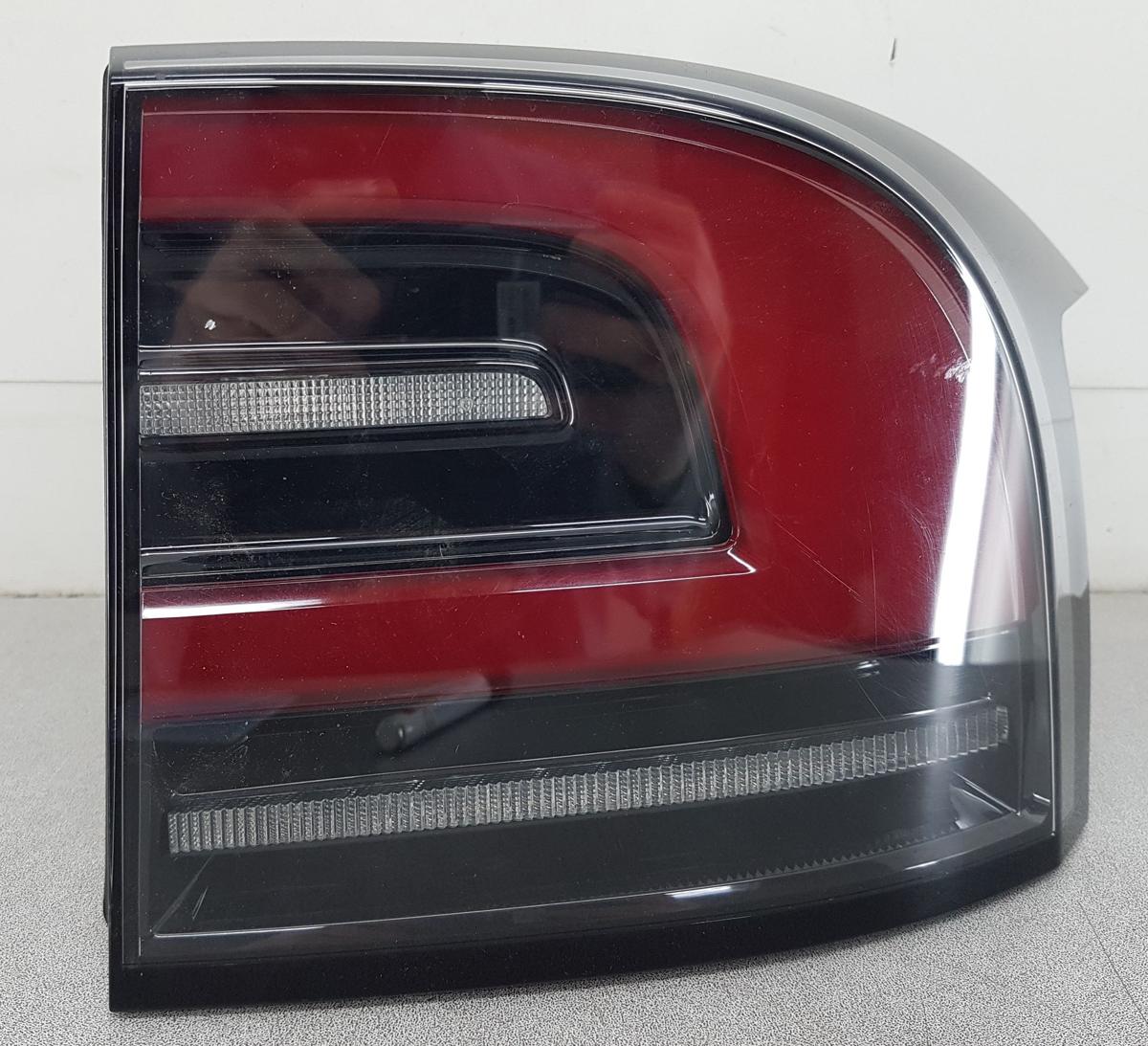 Tesla Model X R&uuml;ckleuchte R&uuml;cklicht rechts Bj2022 1565497-00-B Facelift ab 2021