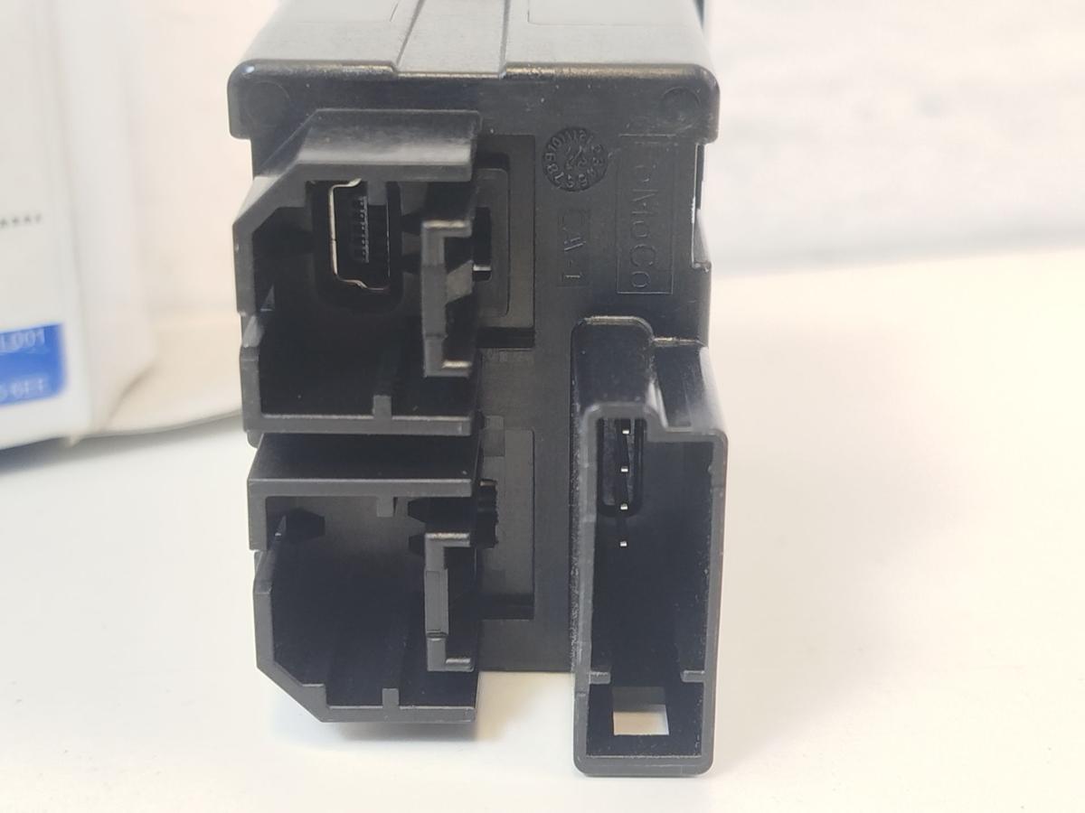 Ford Kuga III DFK Interface USB Schnittstelle Anschluss USB USB C