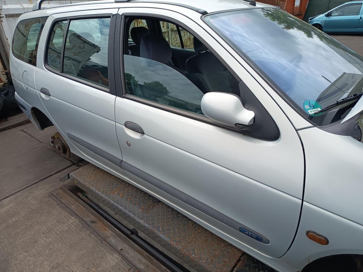 Renault Megane original T&uuml;r vorne rechts MV632 Polargrau Baujahr 2001