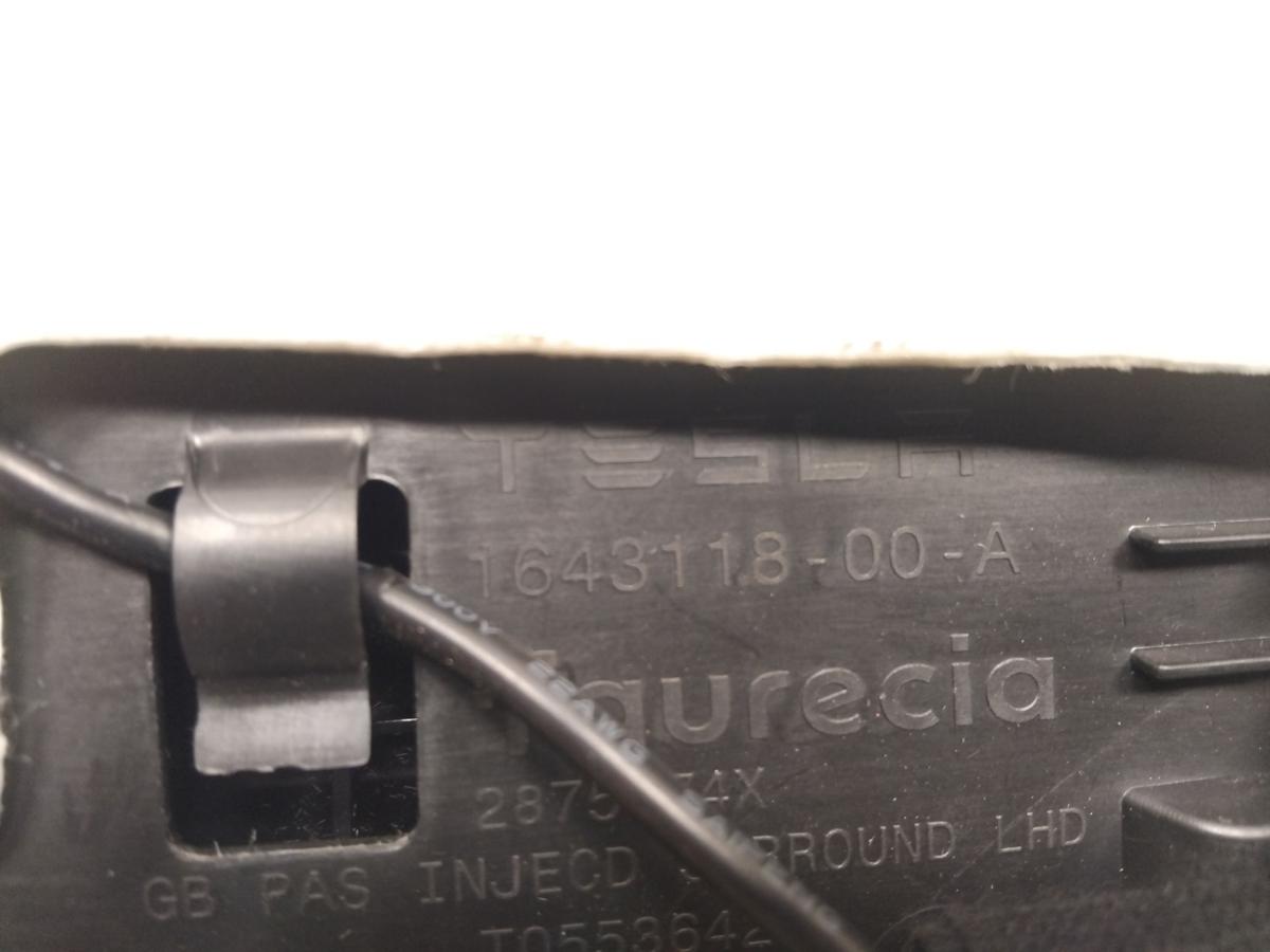 Tesla Model Y original Handschuhfach Handschuhkasten rechts schwarz BJ2023