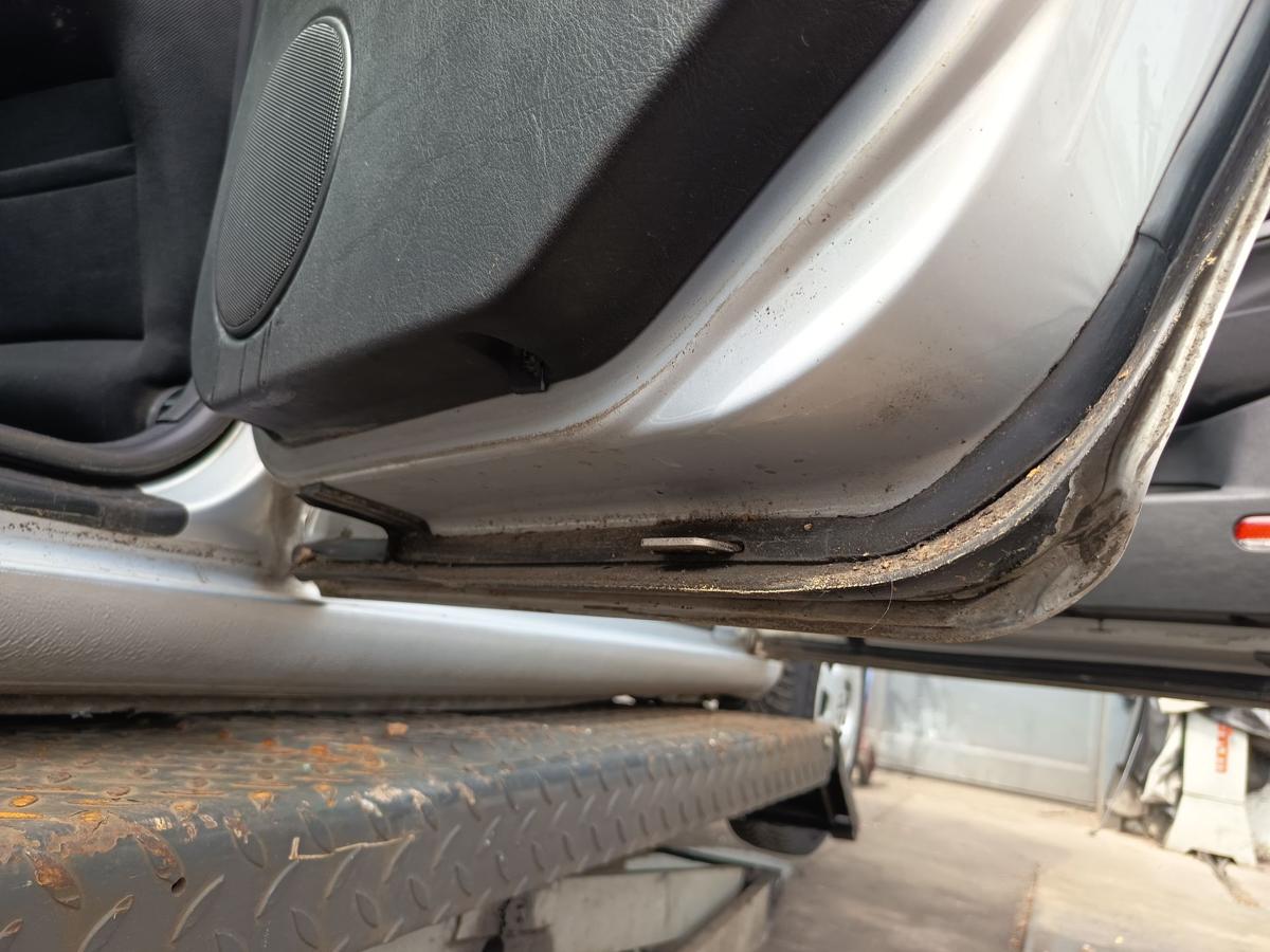 VW Golf IV original T&uuml;r hinten rechts Fond Rohbau B7Z Satinsilber Bj 1998
