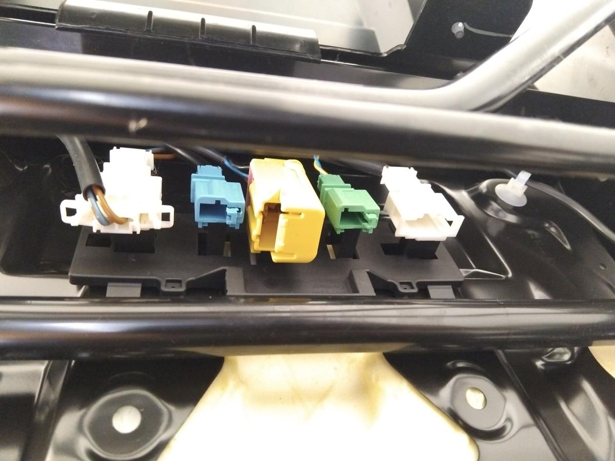 VW Polo 6R Sitz vorn rechts Beifahrersitz 3-T&uuml;rer beheizt Stoff schwarz Bj.2010