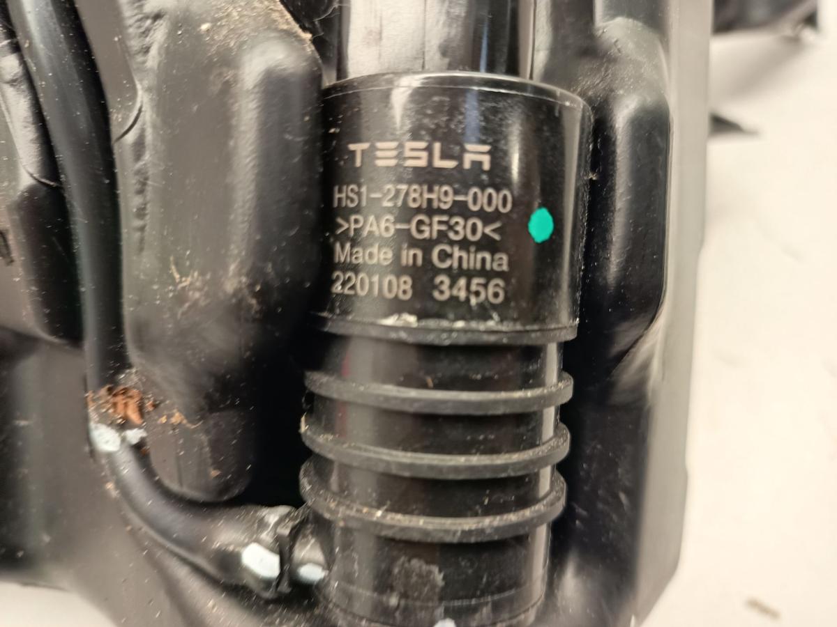 Tesla Model 3 original Wischwasserbeh&auml;lter mit Pumpe 164261500A Baujahr 2022