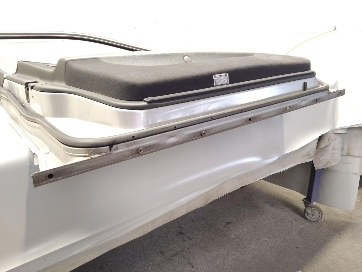 Mercedes E-Klasse 210 T&uuml;r vorn links Fahrert&uuml;r brillantsilber 744 Bj.1998