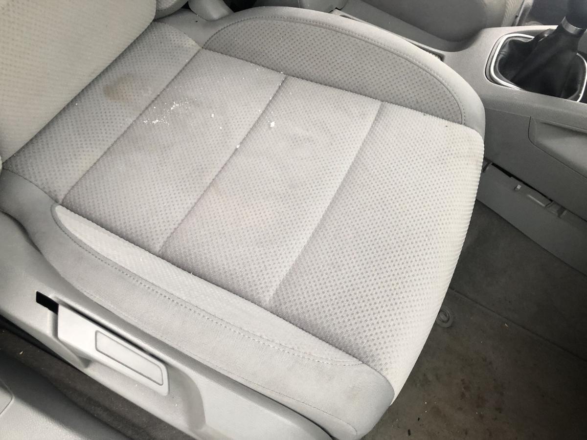 VW Golf 5 V 1K Sitz vorn rechts Beifahrersitz Stoff hellgrau ohne Heizung