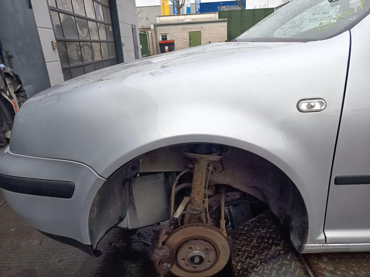 VW Golf IV Kotfl&uuml;gel links Seitenteil A7W Reflexsilber Bj 2003