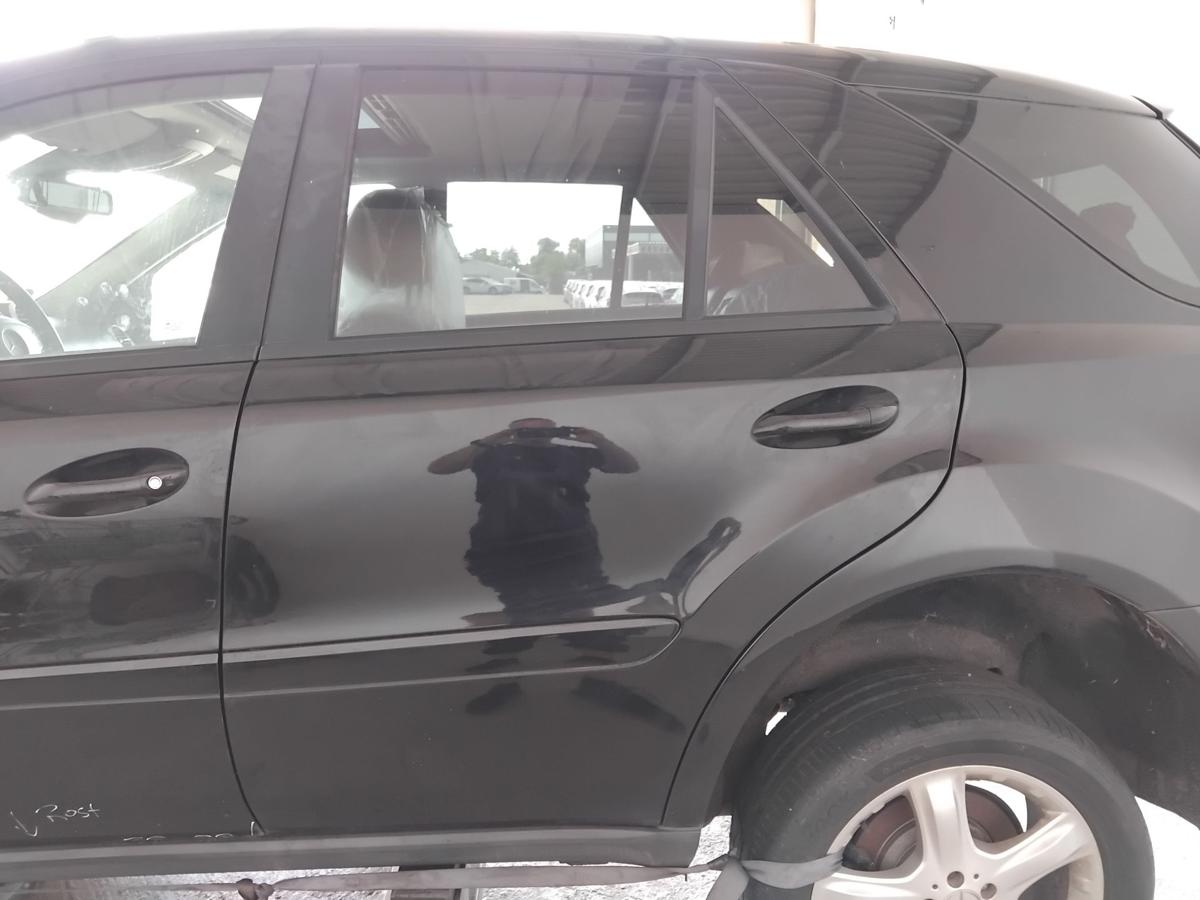 Mercedes ML164 Tür hinten links 197 obsidianschwarz BJ2006