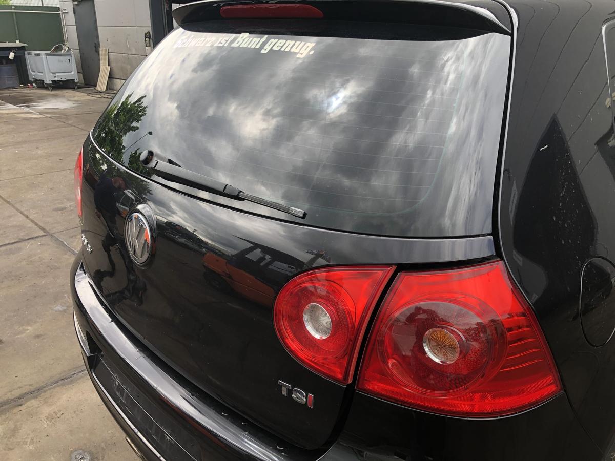 VW Golf V Limo original Heckklappe mit Scheibe C9Z Black magic Bj 2008