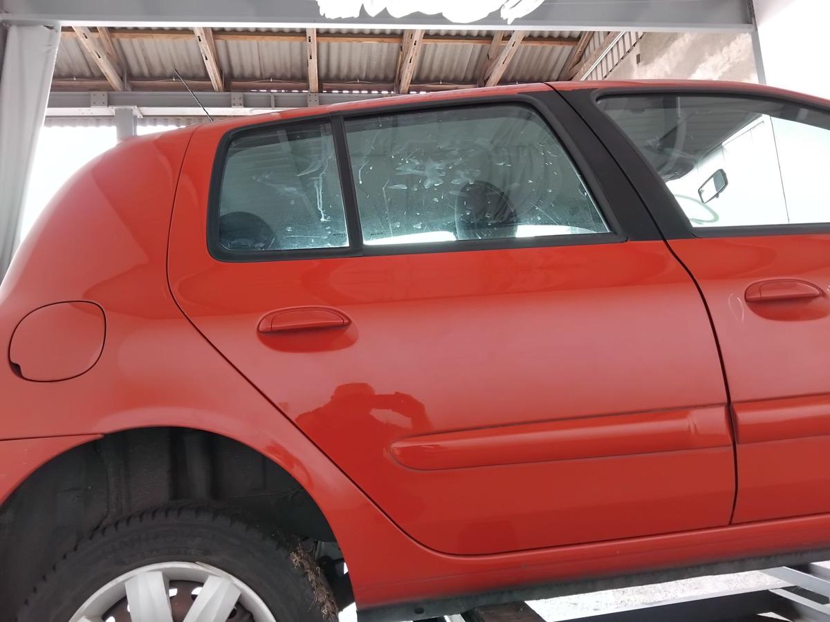 Renault Clio II Campus PH.V T&uuml;r hinten rechts rot DV727 Rouge Vif BJ2009