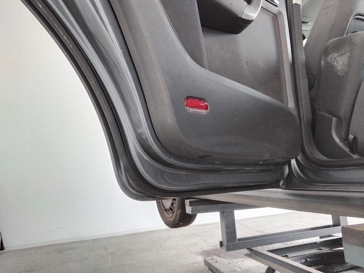 VW Touran 1T original Tür hinten links platinumgraumetallic LD7X BJ2004