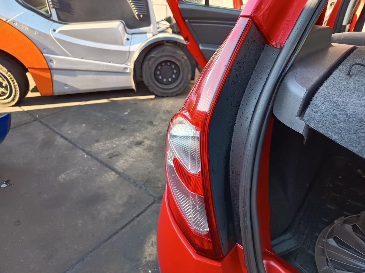Dacia Sandero 1 BS original Rückleuchte links Heck/Schluss/Licht Bj 2009