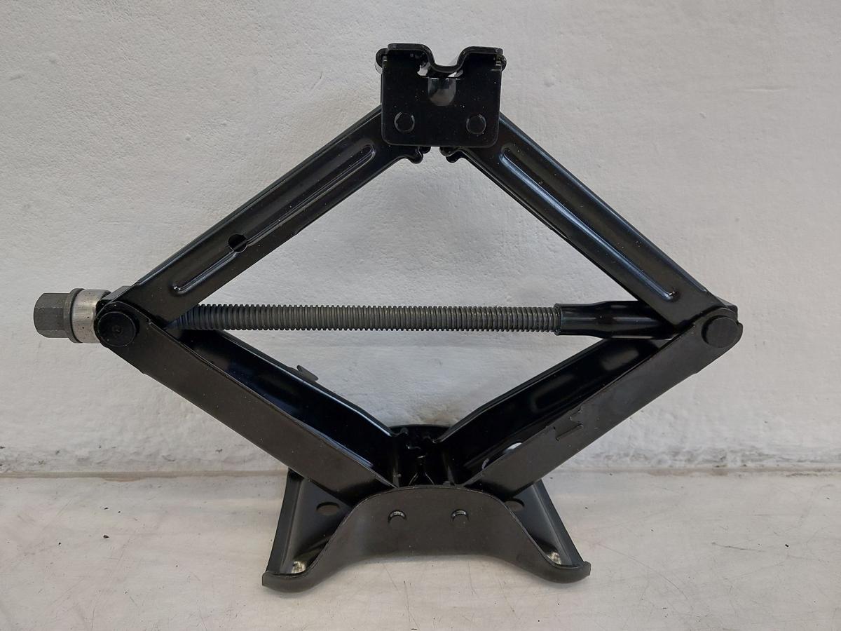 Opel Astra J Caravan Schaumstoffeinleger mit Wagenheber und Abschleppöse Panne