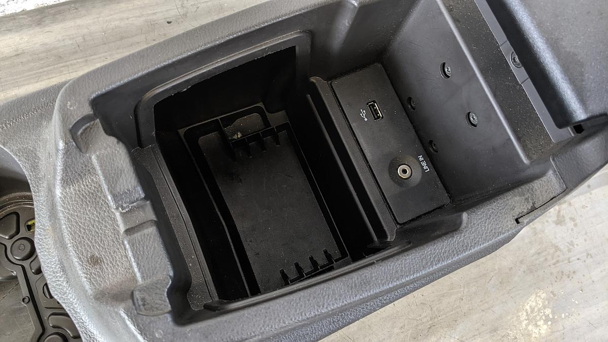 Ford Focus III DYB Mittelarmlehne Armlehne Mittelkonsole SD0526102436801